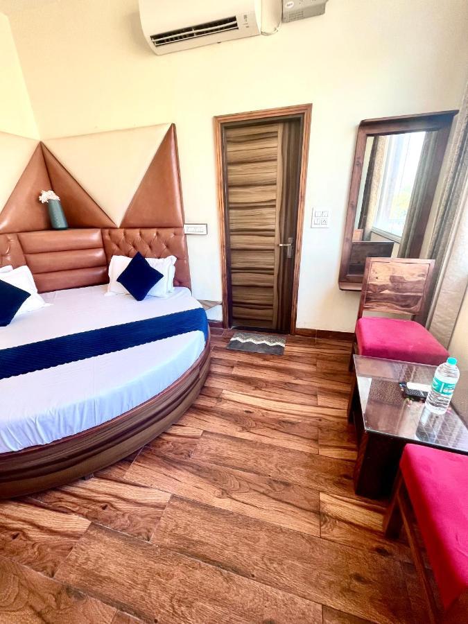 Hotel Woodcrest Zirakpur Chandigarh- Best Family Hotel - Luxurious Rooms - Unit Of Sidham Group Экстерьер фото