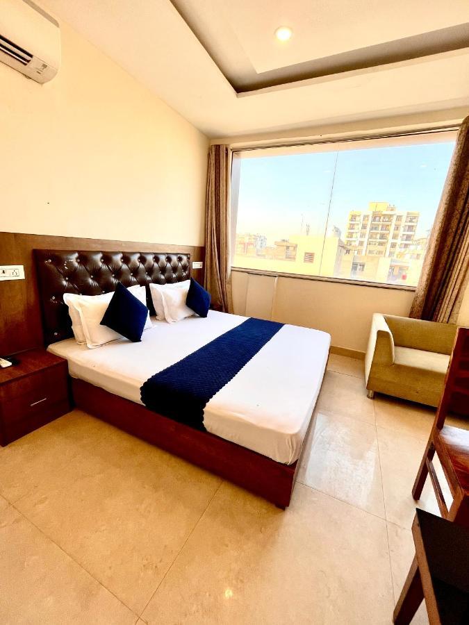 Hotel Woodcrest Zirakpur Chandigarh- Best Family Hotel - Luxurious Rooms - Unit Of Sidham Group Экстерьер фото