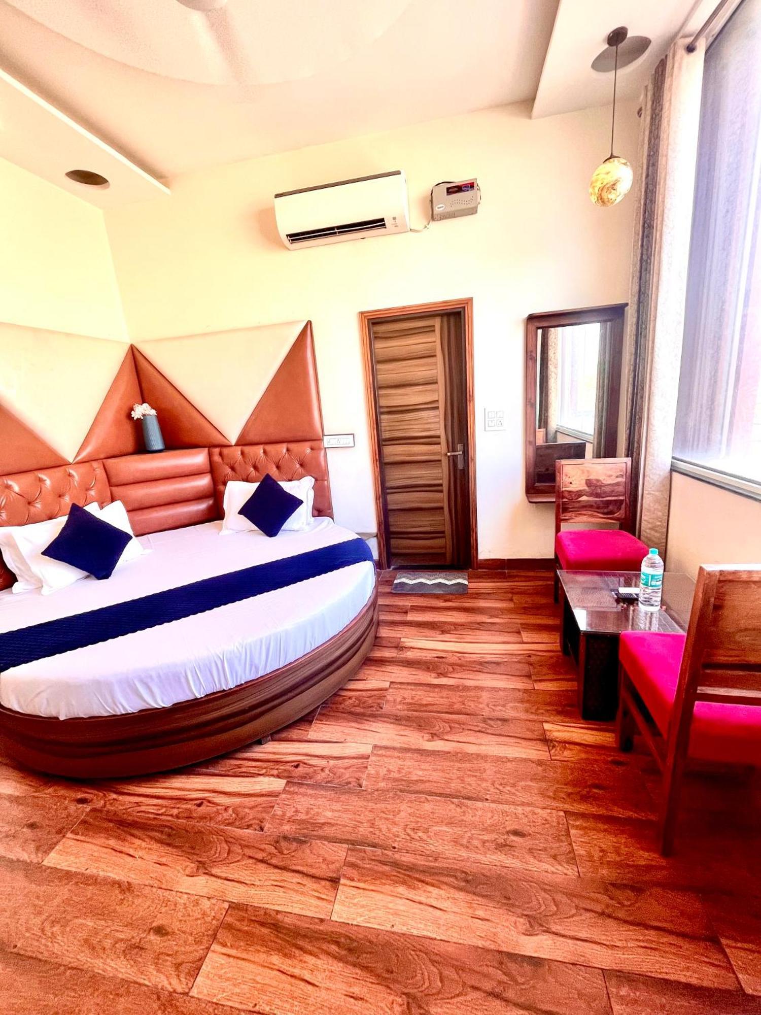 Hotel Woodcrest Zirakpur Chandigarh- Best Family Hotel - Luxurious Rooms - Unit Of Sidham Group Экстерьер фото