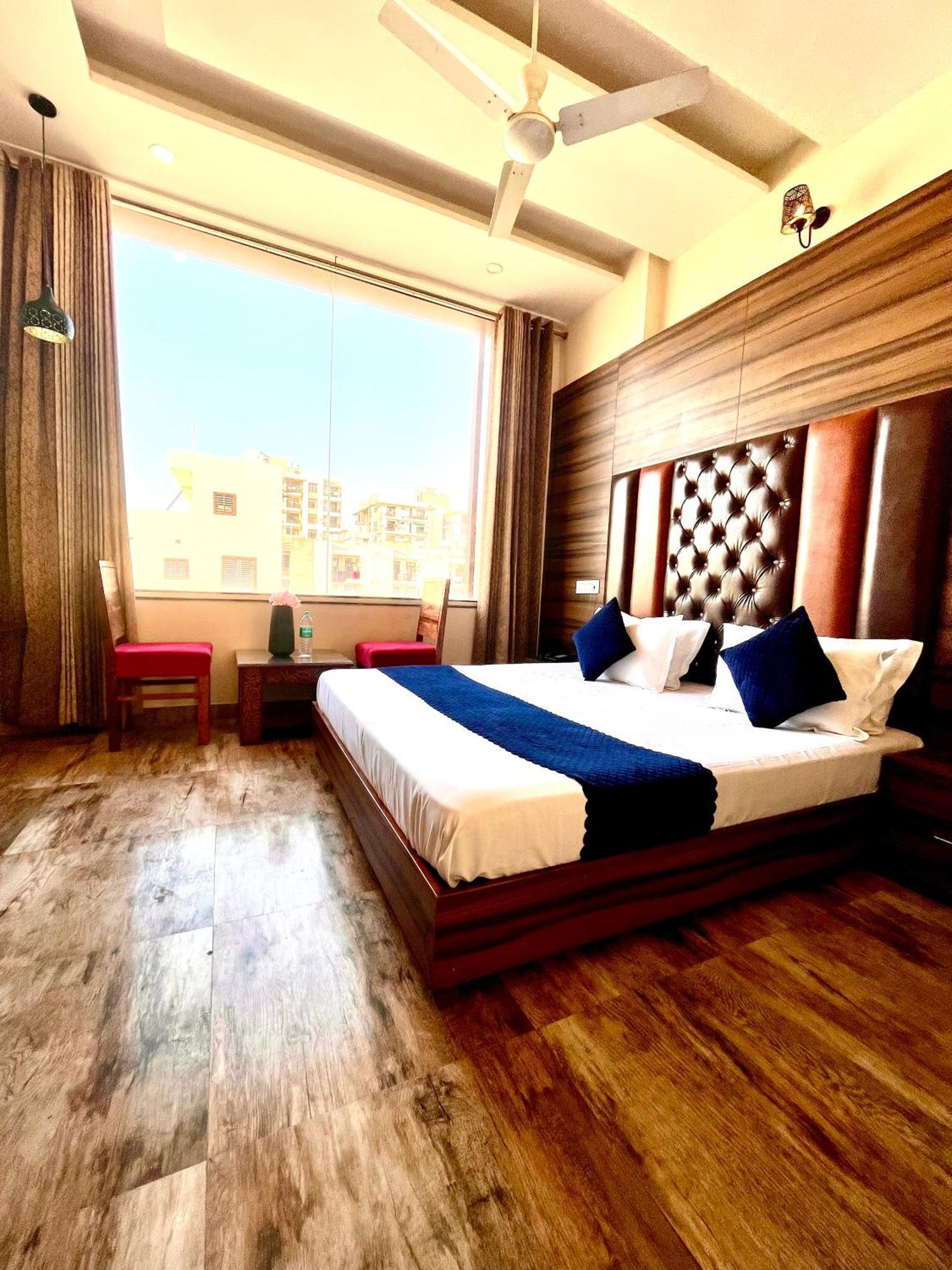 Hotel Woodcrest Zirakpur Chandigarh- Best Family Hotel - Luxurious Rooms - Unit Of Sidham Group Экстерьер фото